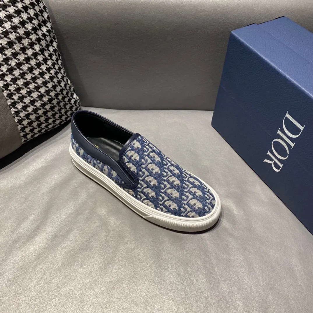 Men's men's shoes 💰360, Dior series casual shoes 👟🔥🕷🕷【Dior】Dior New casual men's shoes are launched in Hong Kong counters. Official website 1:1 production. Original Italian materials. Designed by European and American masters. Perfect shape to create counter quality, solid color rubber wear-resistant outsole and classic dazzling head! Super versatile and very comfortable. High-end without losing taste, fashionable and novel! ! Absolute focus! Code number: 38-45